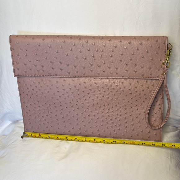 Beautiful Light Mauve (ostrich) Textured Leather Clutch with snaps and Wristlet - Picture 1 of 7